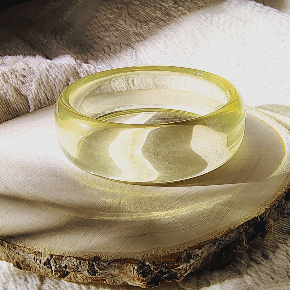 Vintage Apple Juice Bakelite Bangle Bracelet Chunky No Seams Transparent Yellow
